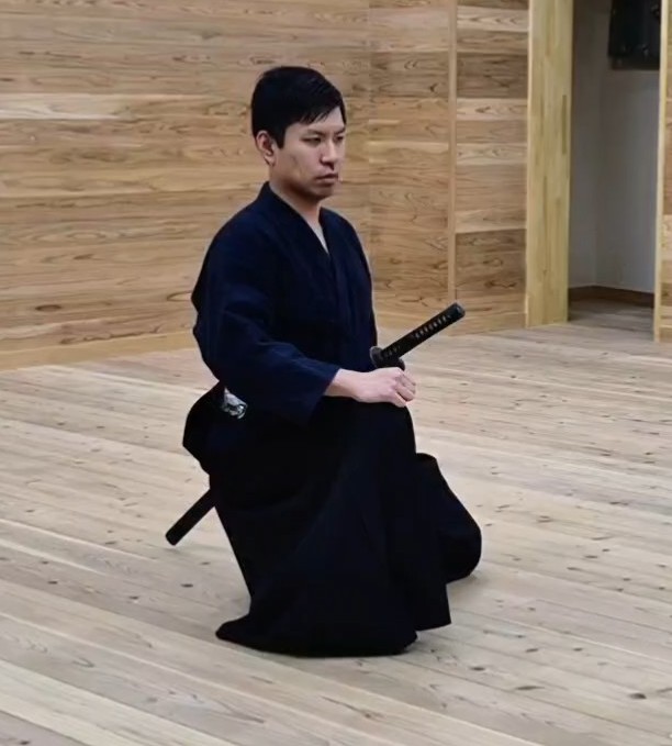 Bokuden-ryu Jujutsu Koshinomawari Iai Heiho／「Koshinomawari Iaijutsu」 Muko Nito (Henka)

Nakasone Tomonari